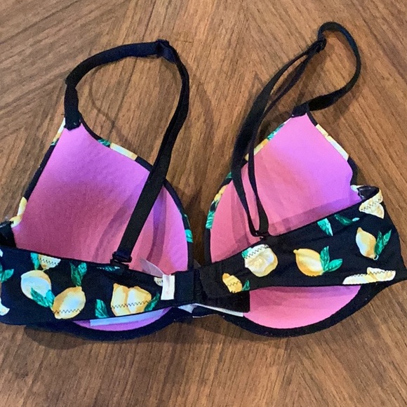 VS Pink bra - Picture 2 of 3